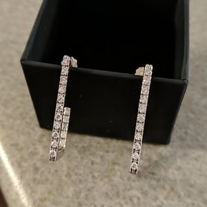 Price ⬇️ Sterling silver rectangular earrings